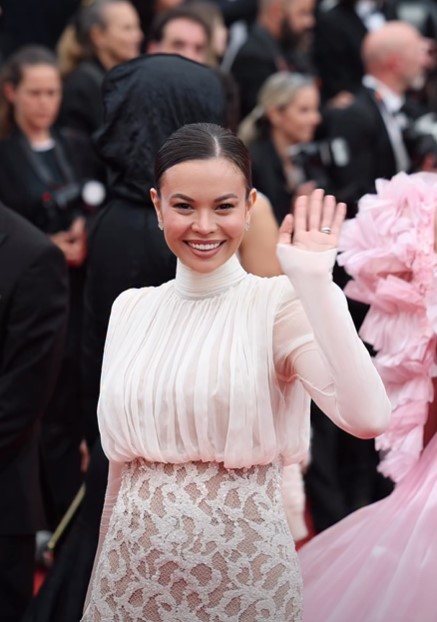 Vedete din România, pe covorul roșu la Cannes 2026. Mădălina Ghenea, Andreea Esca și Amalia Enache au strălucit în rochii spectaculoase