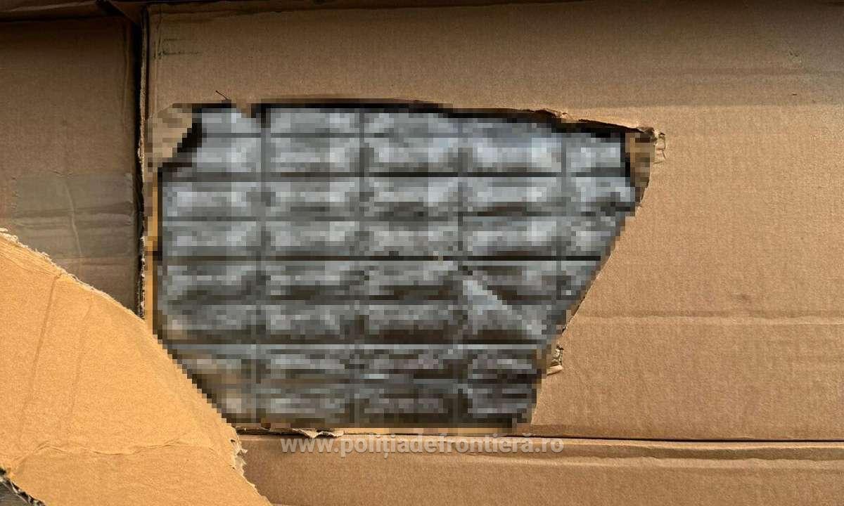 Camion cu țigări și parfumuri contrafăcute, în valoare de peste două milioane de euro, găsit în Vama Giurgiu