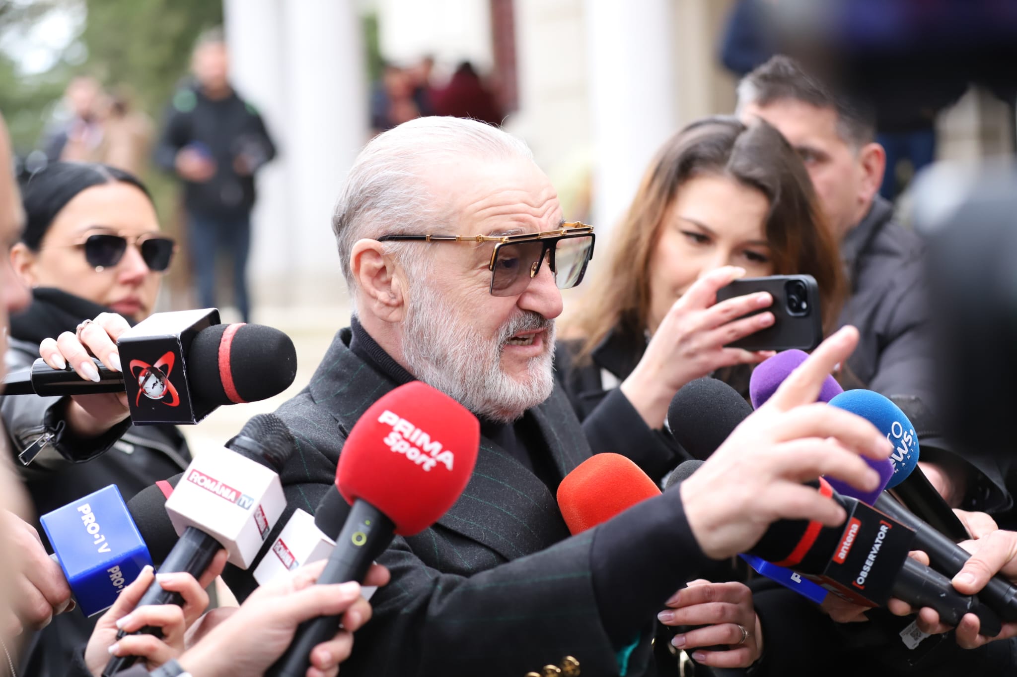Imagini inedite cu Gigi Becali călare pe măgar în Grecia. Filmarea a ajuns virală: „Am vrut să mă dau șmecher”