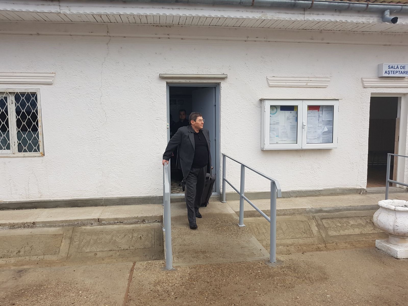 FOTO&VIDEO Fostul președinte al CCI Mihail Vlasov a ieșit din pușcărie și spune că se duce la familie: "Mă simt liber în libertate"