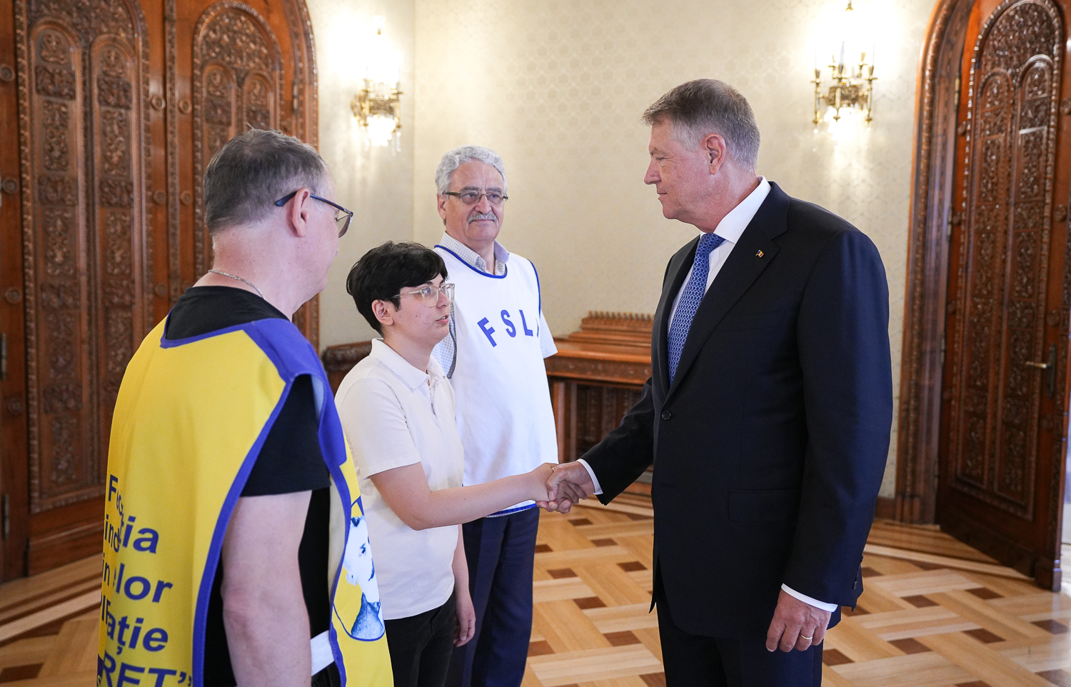 Al doilea protest major al cadrelor didactice. Ce le-a promis Iohannis sindicaliștilor, în a doua săptămână de grevă, în timp ce profesorii protestau la Palatul Cotroceni