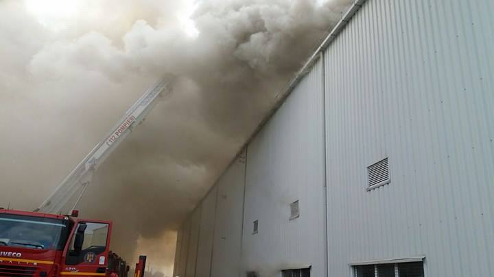 FOTO&VIDEO/ Incendiul din Dărăști încă nu a fost lichidat. Există focare mocnite chiar și după 60 de ore