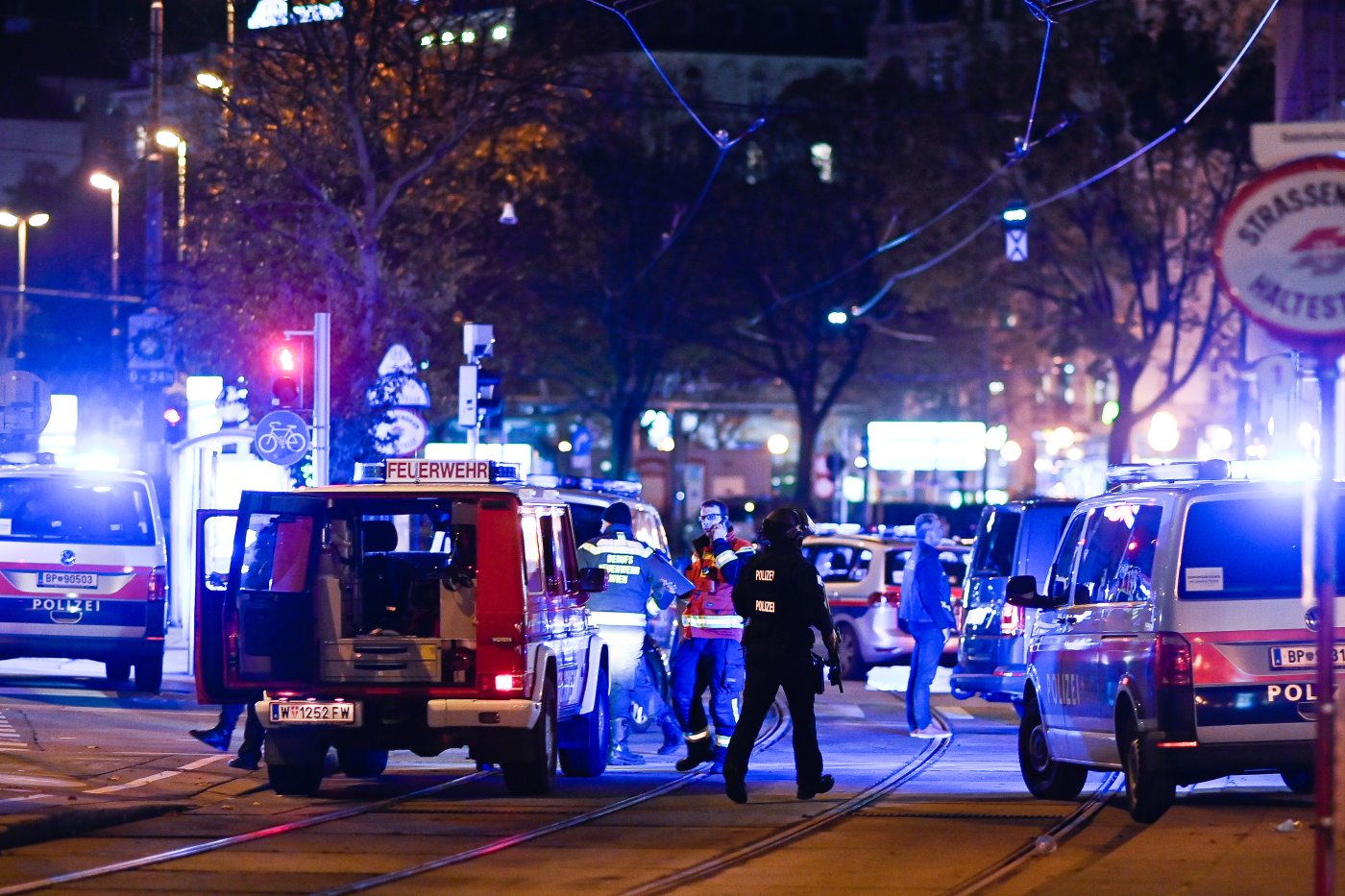 UPDATE | 14 arestări, după atacul terorist din Viena soldat cu 4 morți și 23 de răniți
