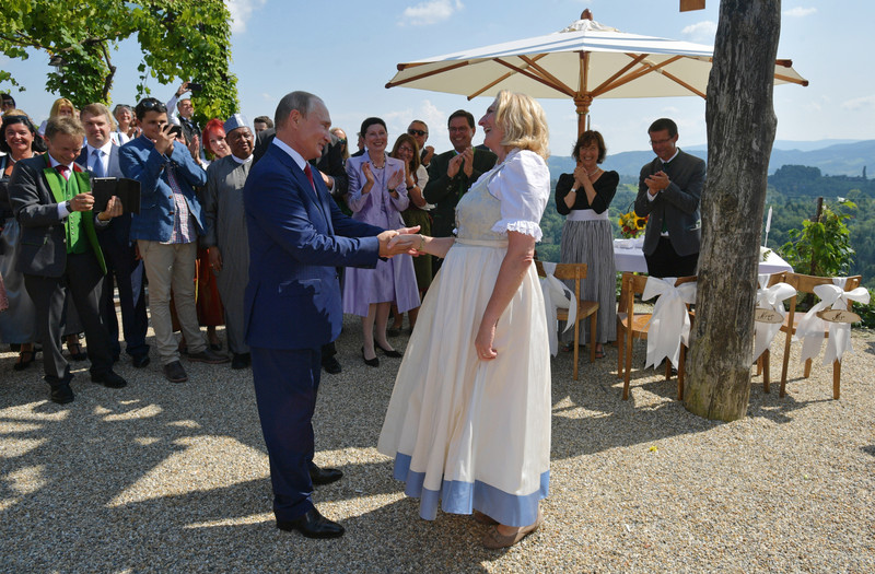 Lista rușinii cu politicienii occidentali care au primit joburi din partea Rusiei lui Putin: premieri celebri, miniștri, comisari
