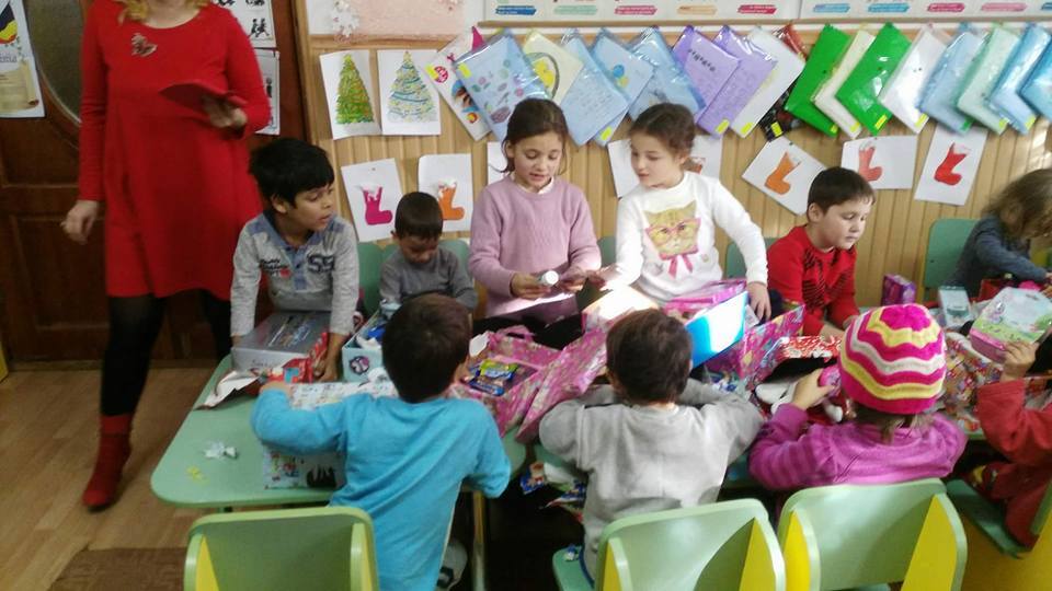 REPORTAJ: De la gustul amar al sărăciei și pierderea fraților la bucuria pentru zâmbetele copiilor pe care îi ajută