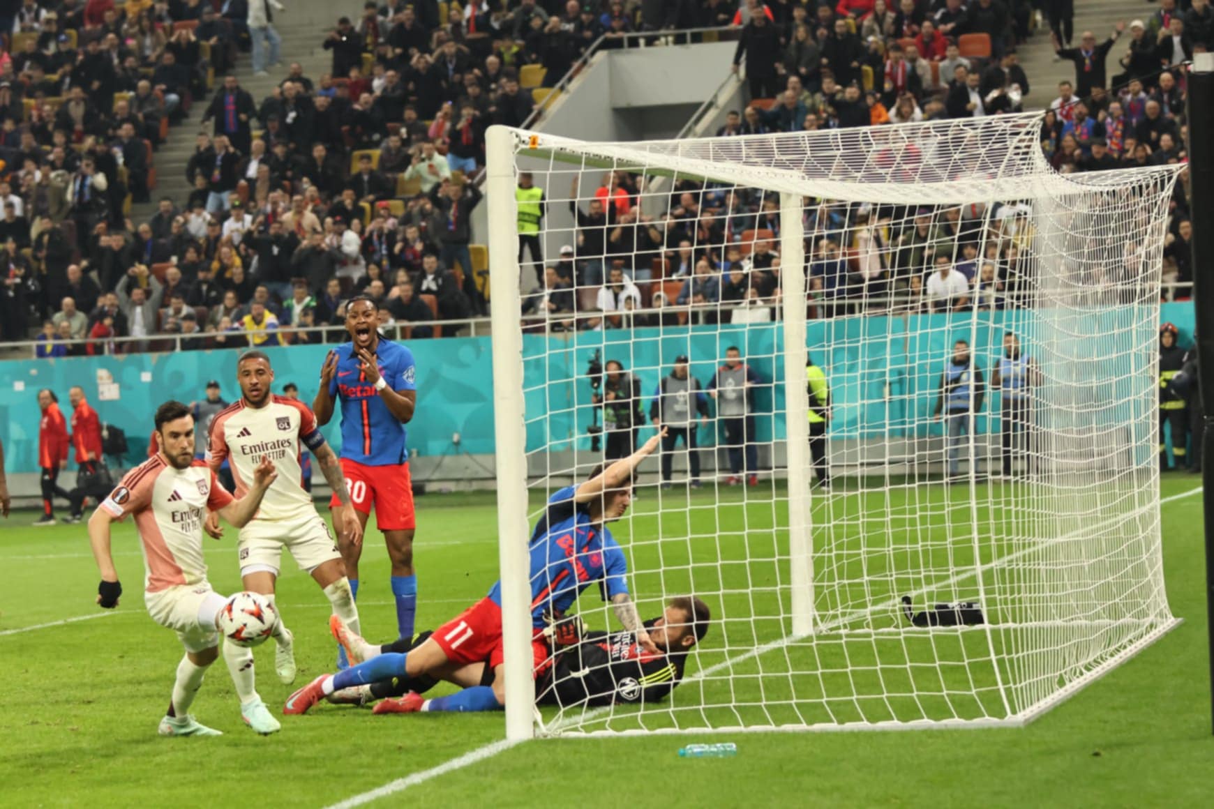 FCSB a fost învinsă de Lyon în meciul tur din „optimile” Europa League