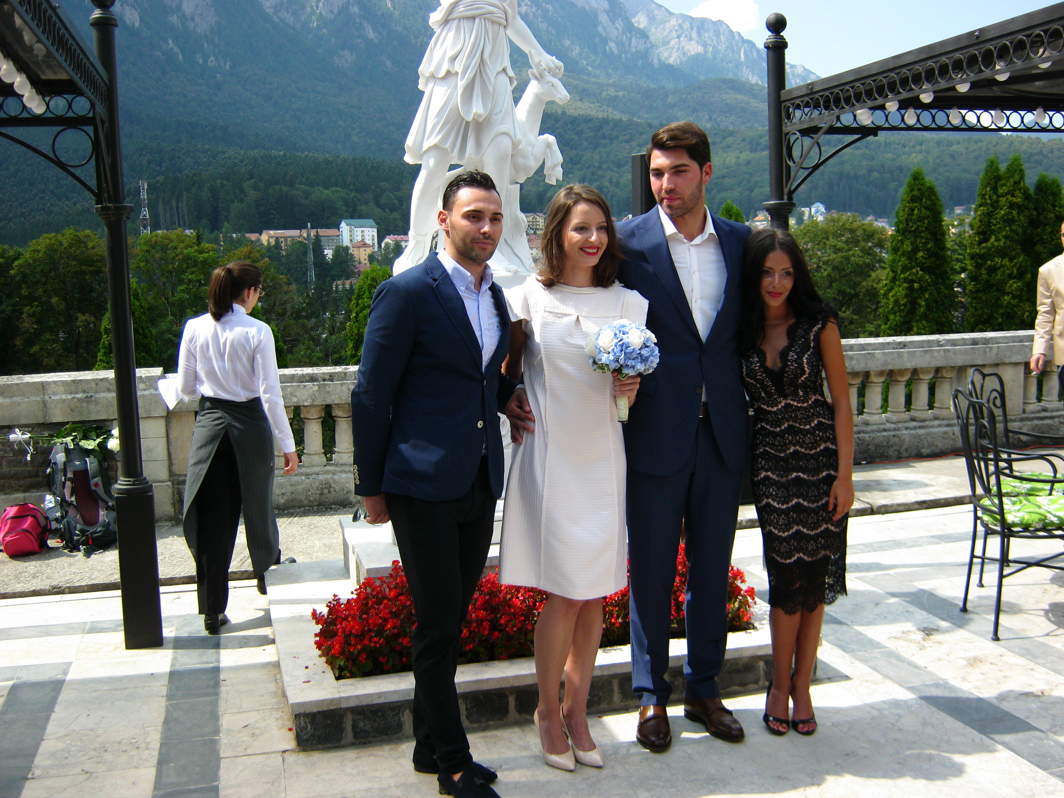 Spadasina Ana Maria Brânză s-a căsătorit la Castelul Cantacuzino cu poloistul Pavel Popescu. Meciul vieții! ”Am cel mai frumos inel din lume!”