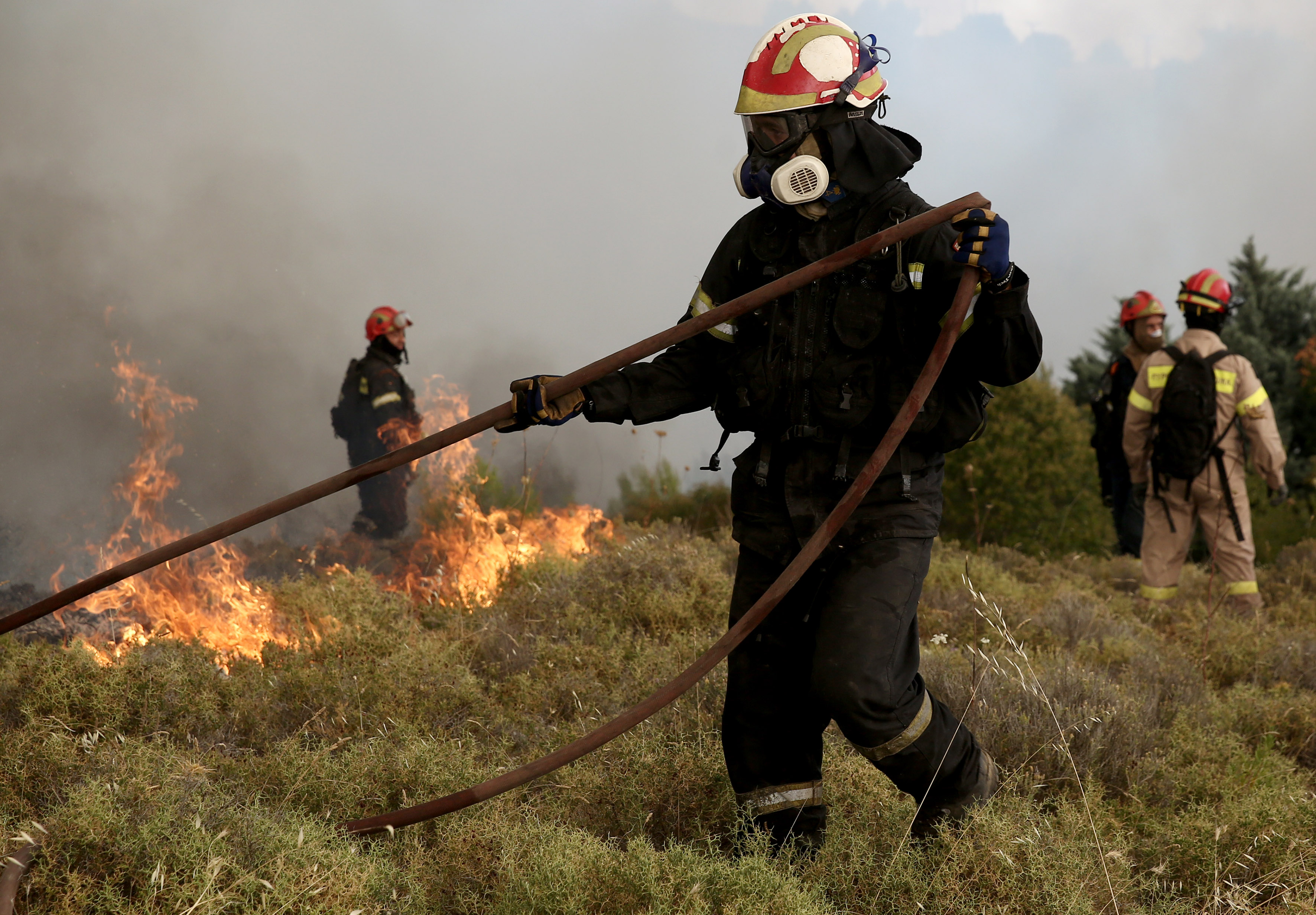 FOTO | Incendii în apropiere de Atena. Mai multe case au fost mistuite de flăcări
