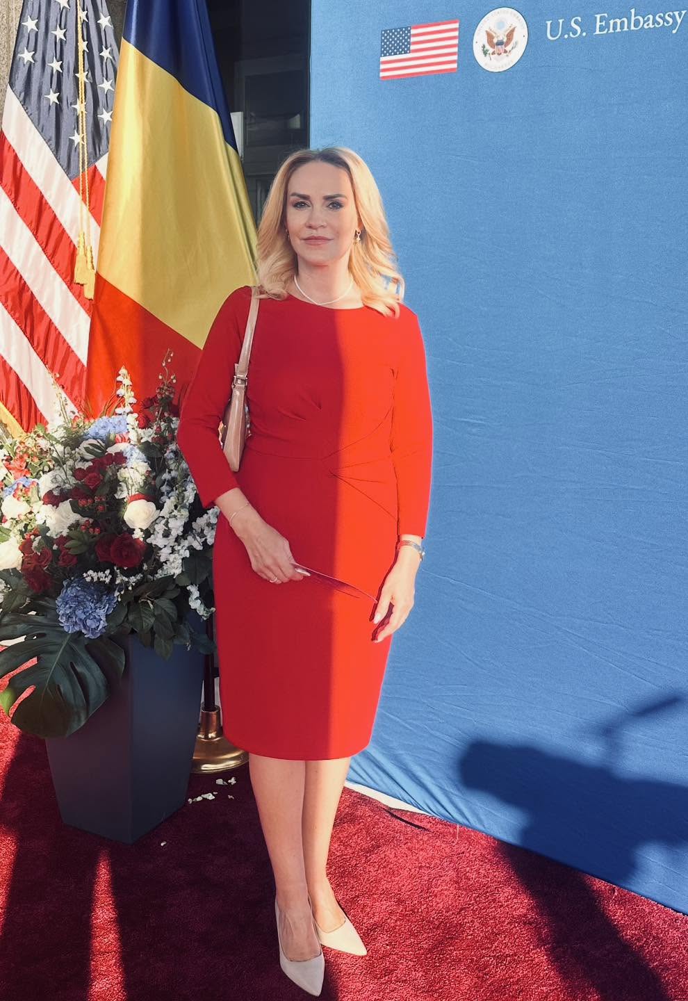 Cum a apărut îmbrăcată Gabriela Firea la recepția organizată de Ambasada SUA la București de Ziua Americii. Cine a însoțit-o la eveniment