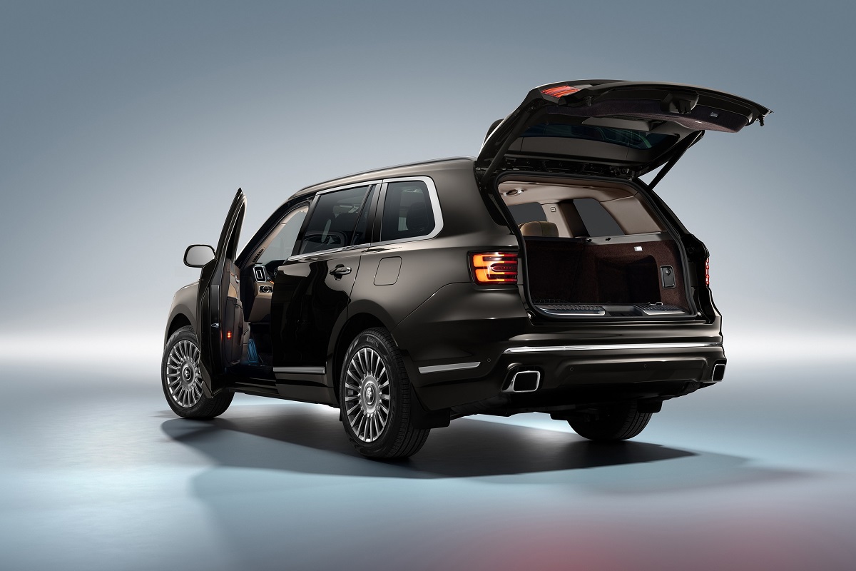 Rușii se laudă că produc în serie Aurus Komendant, SUV-ul de lux de peste 500.000 de euro, doar cu componente autohtone