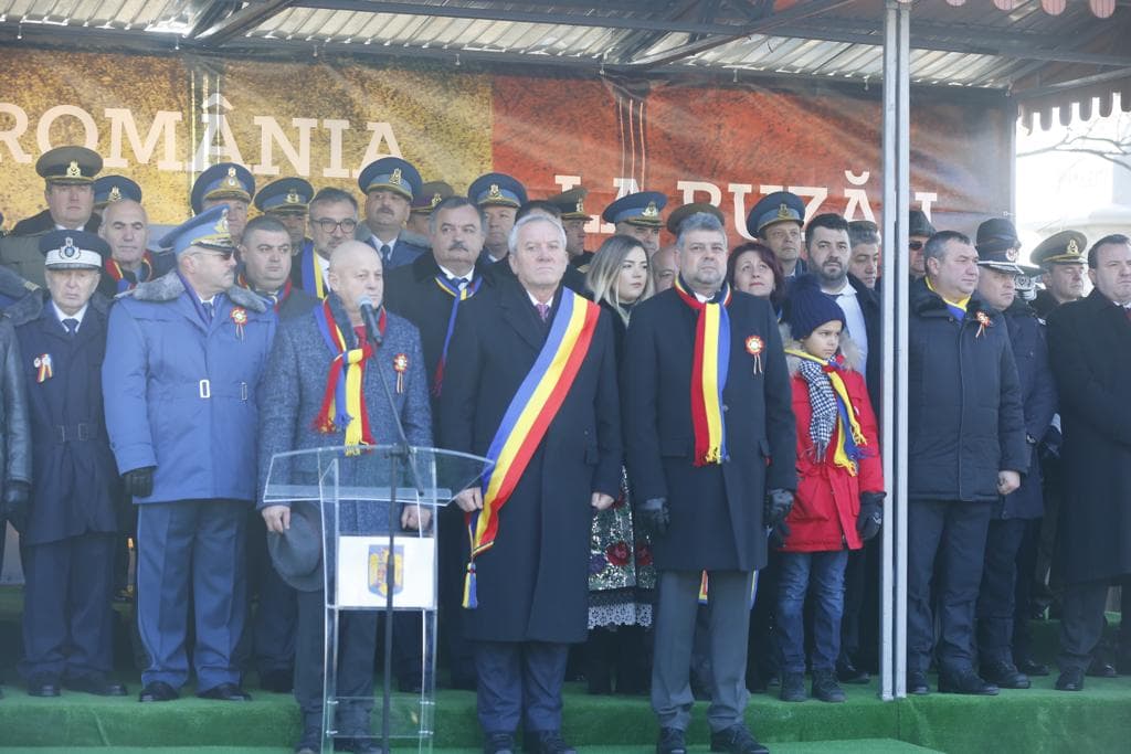 GALERIE FOTO/ Un militar de la Buzău a avut nevoie de îngrijiri medicale de 1 Decembrie. I s-a făcut rău cel mai probabil din cauza gerului