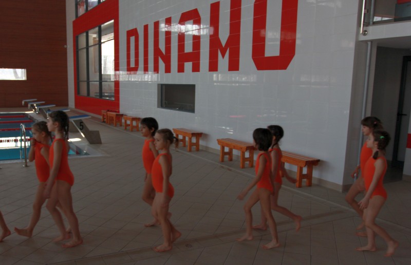 O zi din viața unor gimnaste: lecție de înot în noul bazin Dinamo (EPISODUL 3) / FOTO & VIDEO