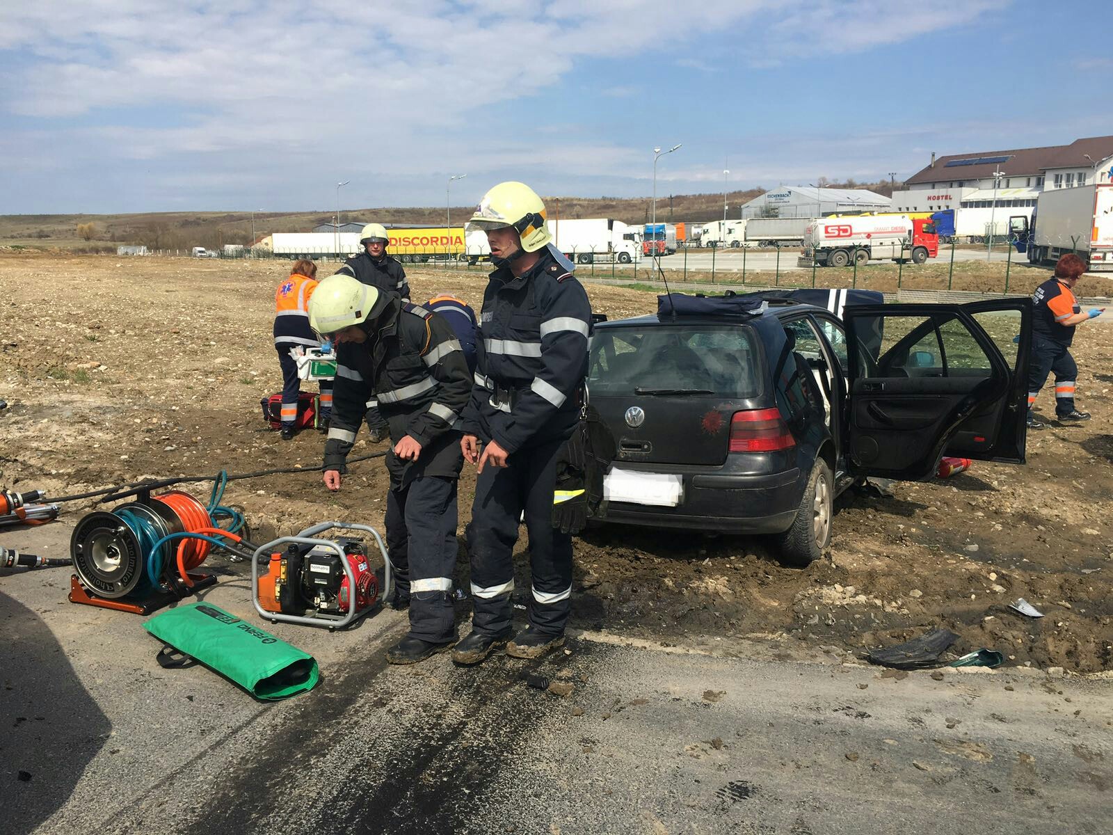 Accident pe centura orașului Lugoj. Cinci oameni au ajuns la spital din cauza unei manevre imprudente