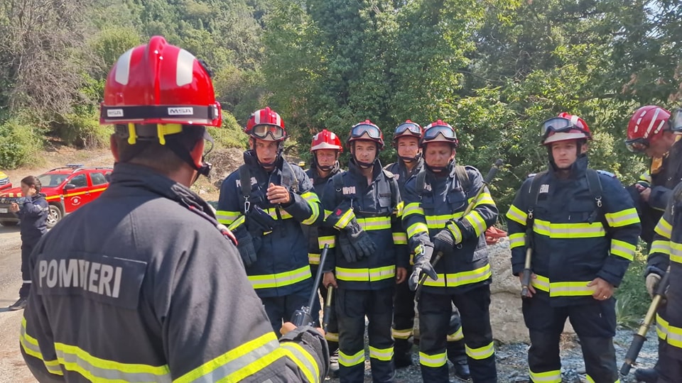 Pompierii români intervin în insula Corsica pentru stingerea unui incendiu forestier