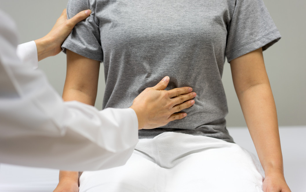 What causes upper stomach pain?
