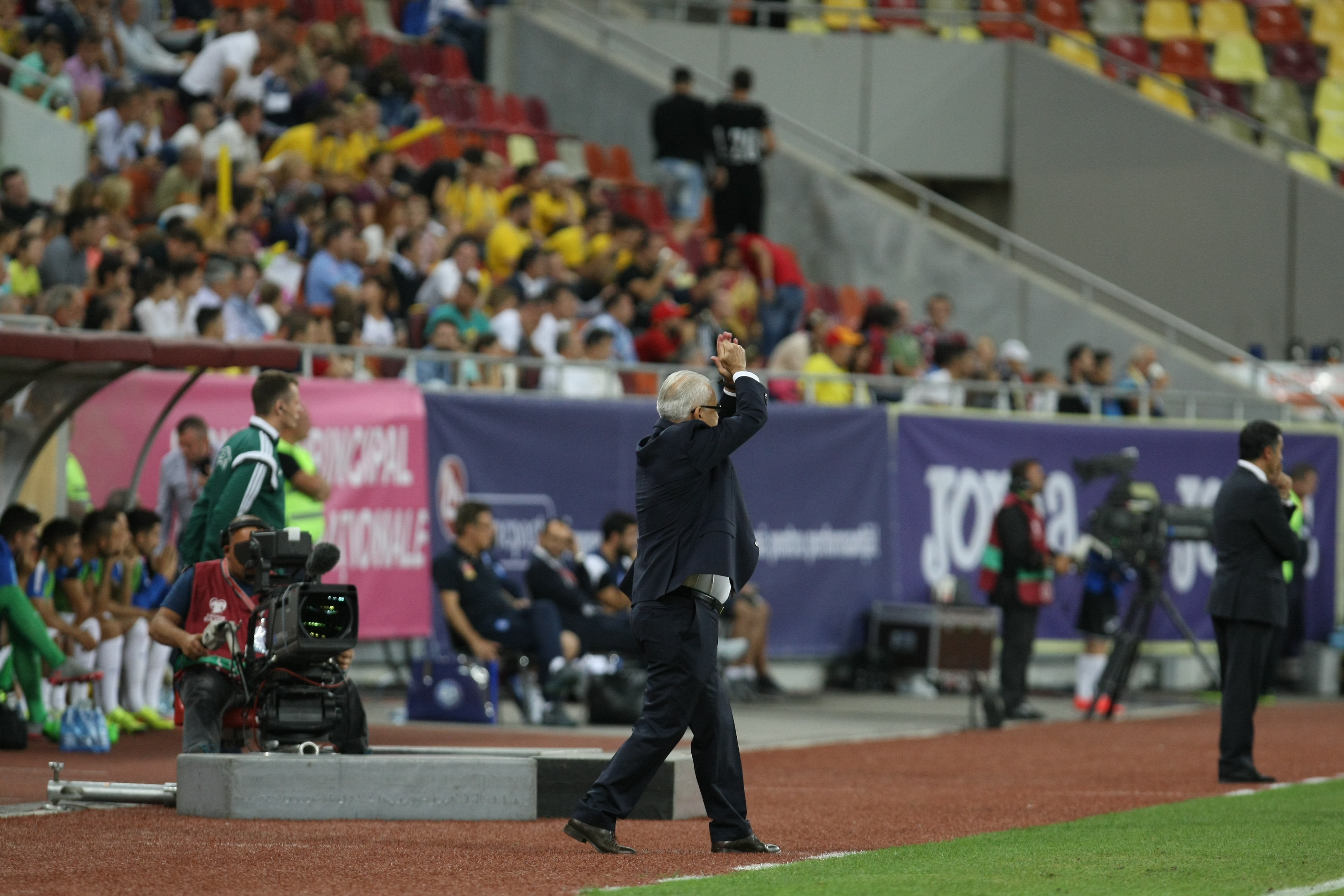 PRELIMINARIILE EURO 2016, ROMÂNIA - GRECIA 0-0. Tricolorii nu au mai găsit calea spre gol din luna martie. Tremurăm în continuare pentru calificare. Elevii lui Iordănescu rămân pe locul 2 în grupă, la trei puncte în faţa Ungariei