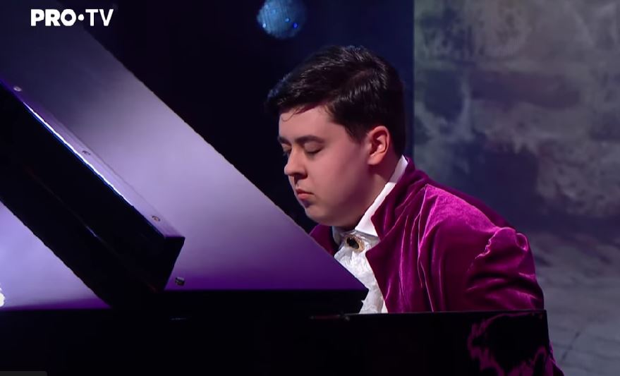 Eduard Dragu Sălăgean, adolescentul cu autism de la „Românii au talent”, umilit de un copil după apariția la PRO TV: „M-a scuipat de două ori”