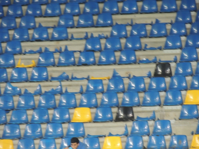 Petrolul-Steaua s-a lăsat cu urmări şi pe stadion. Fanii campioanei au distrus 281 de scaune 