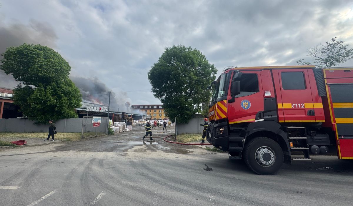 Incendiu în București. RO-alert pentru oamenii care locuiesc în zona Giulești | VIDEO