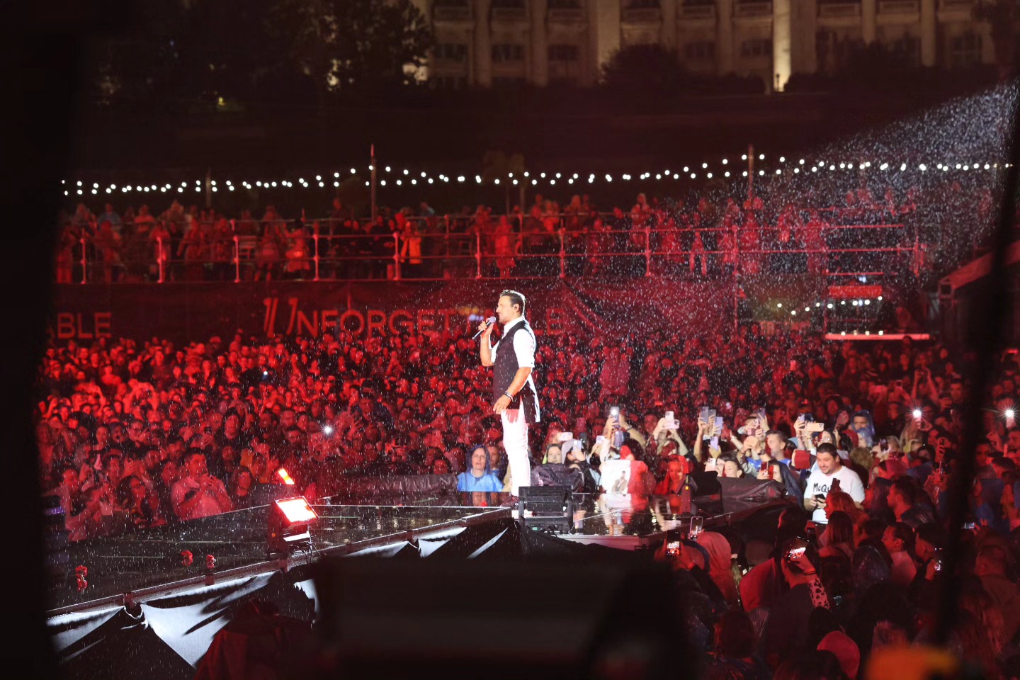 Vedeta care a stat de vorbă cu Nikos Vertis în culisele concertului său din Piața Constituției din București. A fost impresionată: „De neuitat”