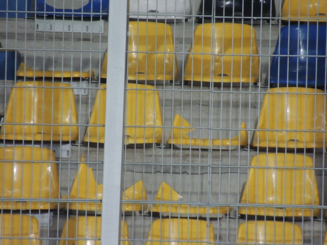 Petrolul-Steaua s-a lăsat cu urmări şi pe stadion. Fanii campioanei au distrus 281 de scaune 