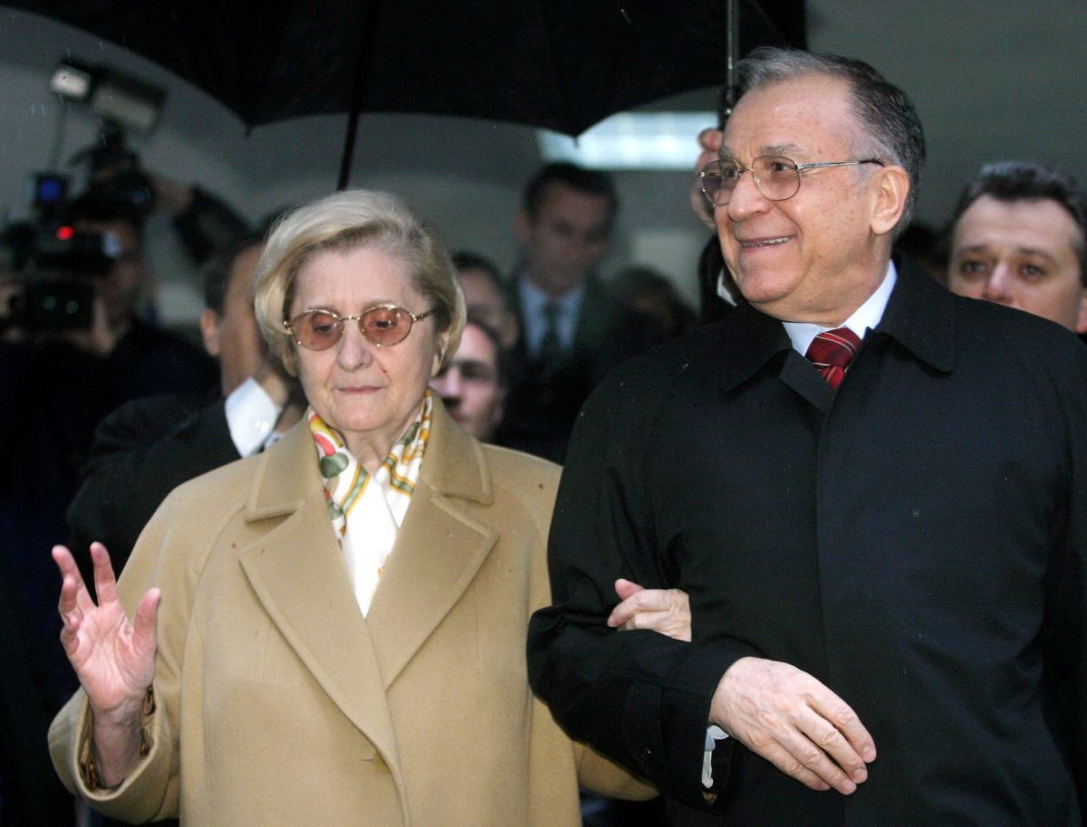 Ce pensie avea Ion Iliescu și câți bani ar putea primi ca urmaș Nina, soția fostului președinte al României