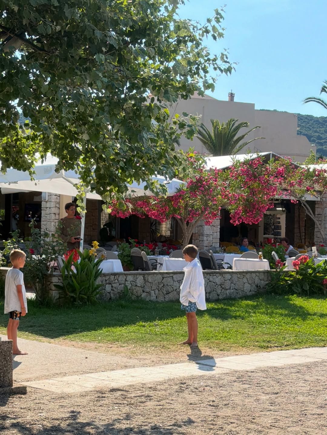 Vedetele din România care au ales Grecia pentru vacanța de vară. Imagini din destinațiile preferate