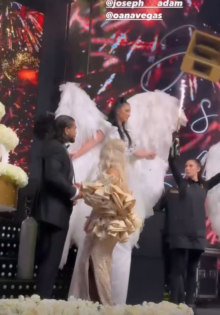 Imagini cu Anda Adam în rochie de mireasă. Artista a schimbat mai multe ținute