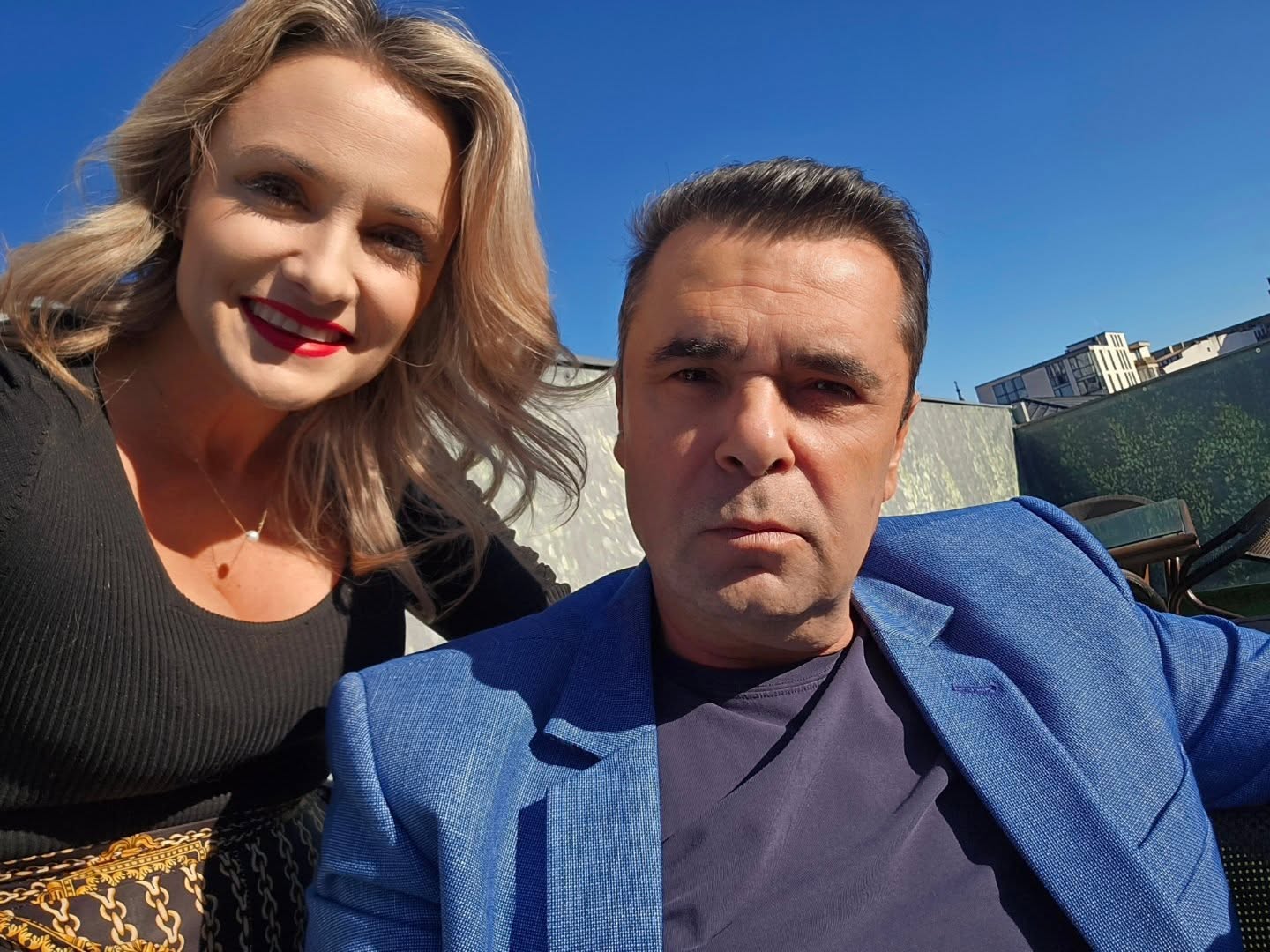 Amalia Bellantoni, care a împiedicat-o pe Diana Șoșoacă să candideze la prezidențiale, și soțul său, reținuți pentru tâlhărie. Cum au spart mascații ușa ca să poată intra