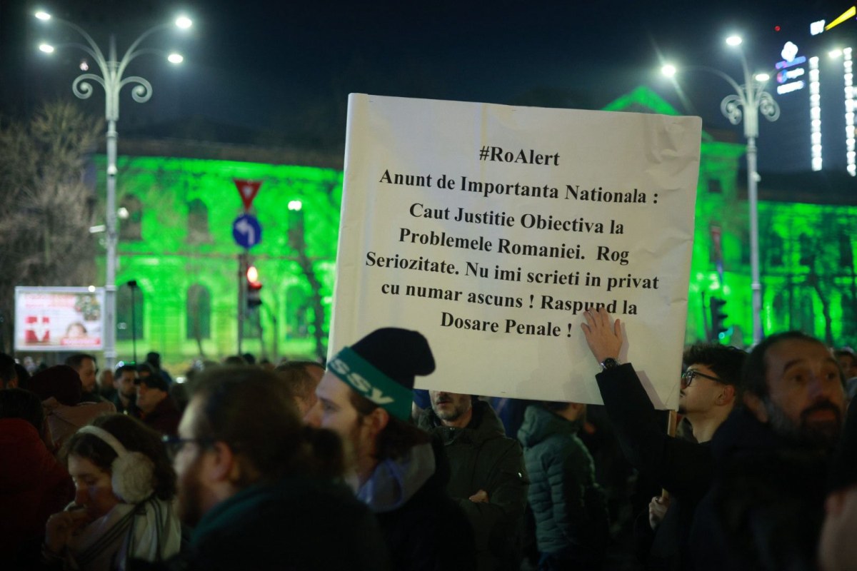 Nou protest în Piața Victoriei din București. Câteva mii de oameni au cerut demisia șefei Curții Supreme, Lia Savonea, pentru neregulile din justiție, în a patra zi consecutivă