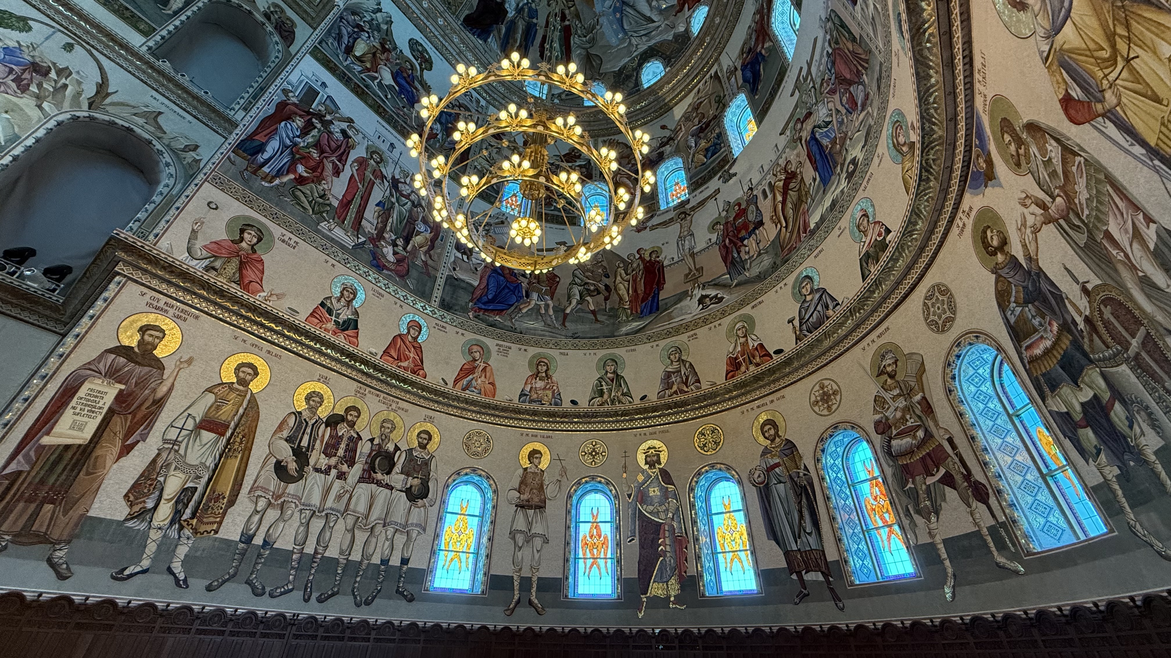 A doua zi de Crăciun la Catedrala Națională. Mii de credincioși au venit din țară și din străinătate să viziteze cea mai mare biserică ortodoxă din lume
