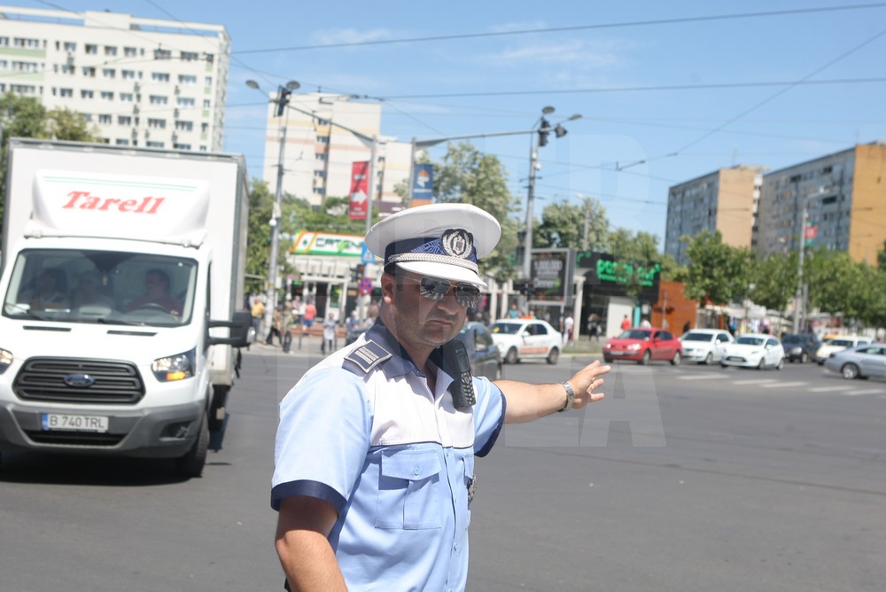 Cum intervin polițiștii în cazul unui accident rutier. Simularea, desfășurată într-o intersecție din București / VIDEO&FOTO