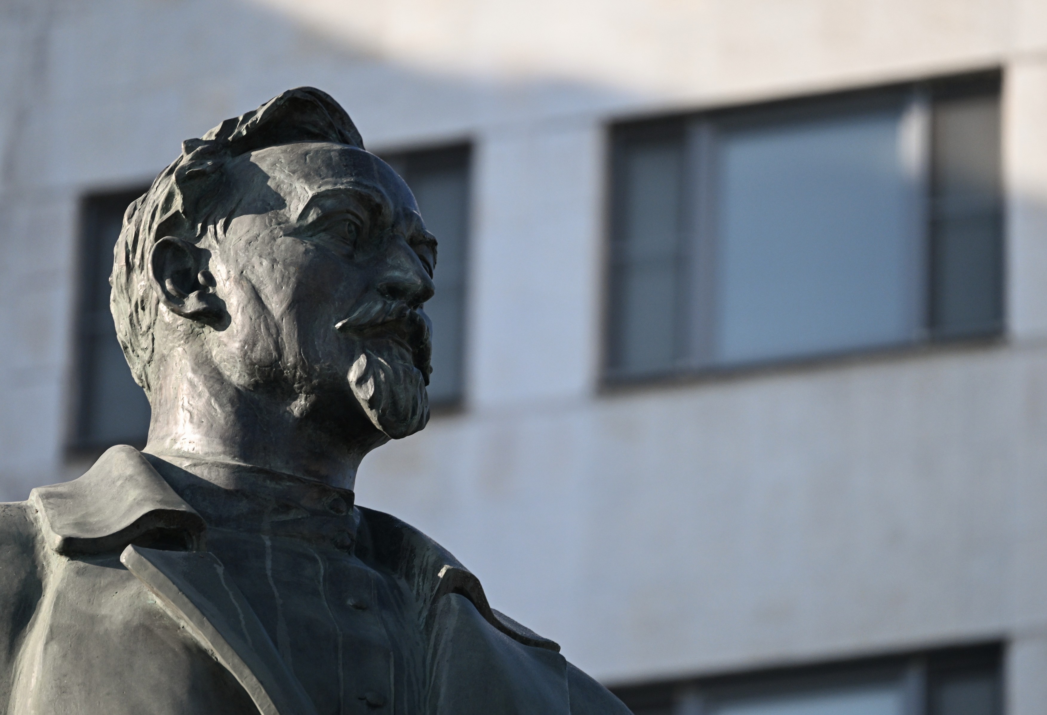 „Felix Dzerjinski s-a întors”. Fondatorul poliţiei politice sovietice CEKA, precursoarea KGB, are din nou statuie în centrul Moscovei | FOTO
