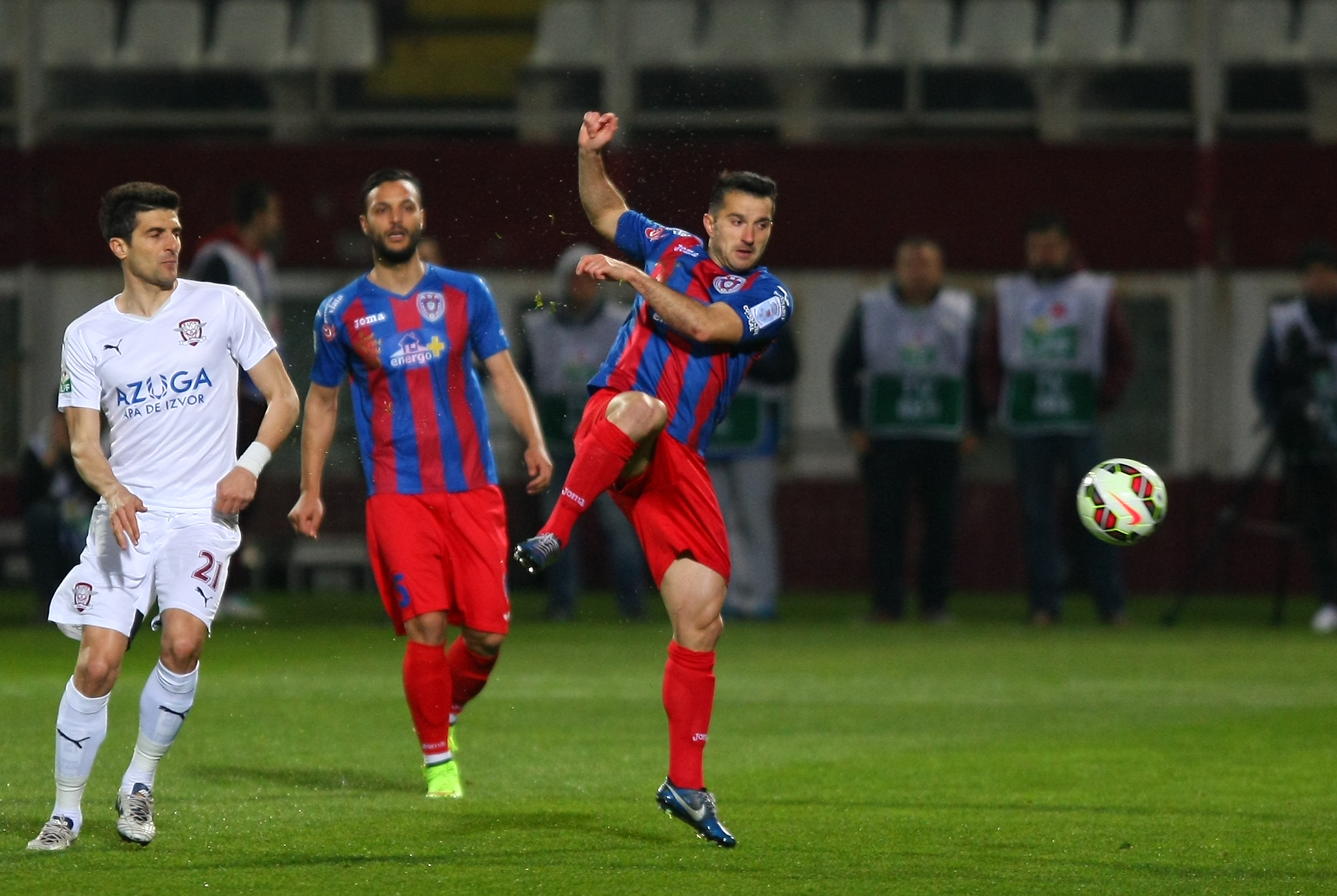 Rapid - ASA Tg. Mureş 1-2. Ardelenii, la patru puncte de Steaua / FOTO