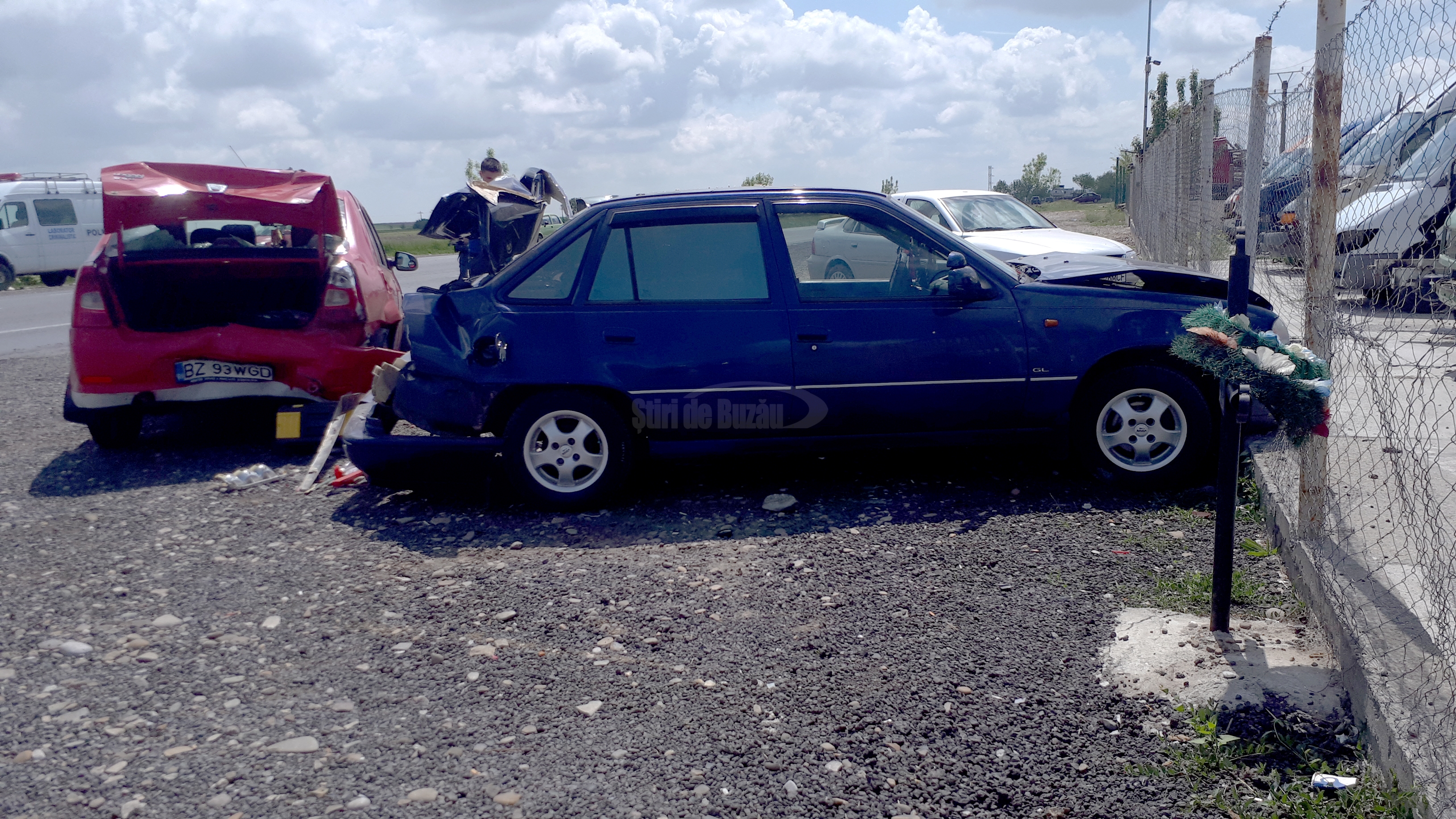 O familie a fost spulberată într-un accident între Râmnicu Sărat și Buzău. Un băiețel, printre cei patru răniți duși la spital