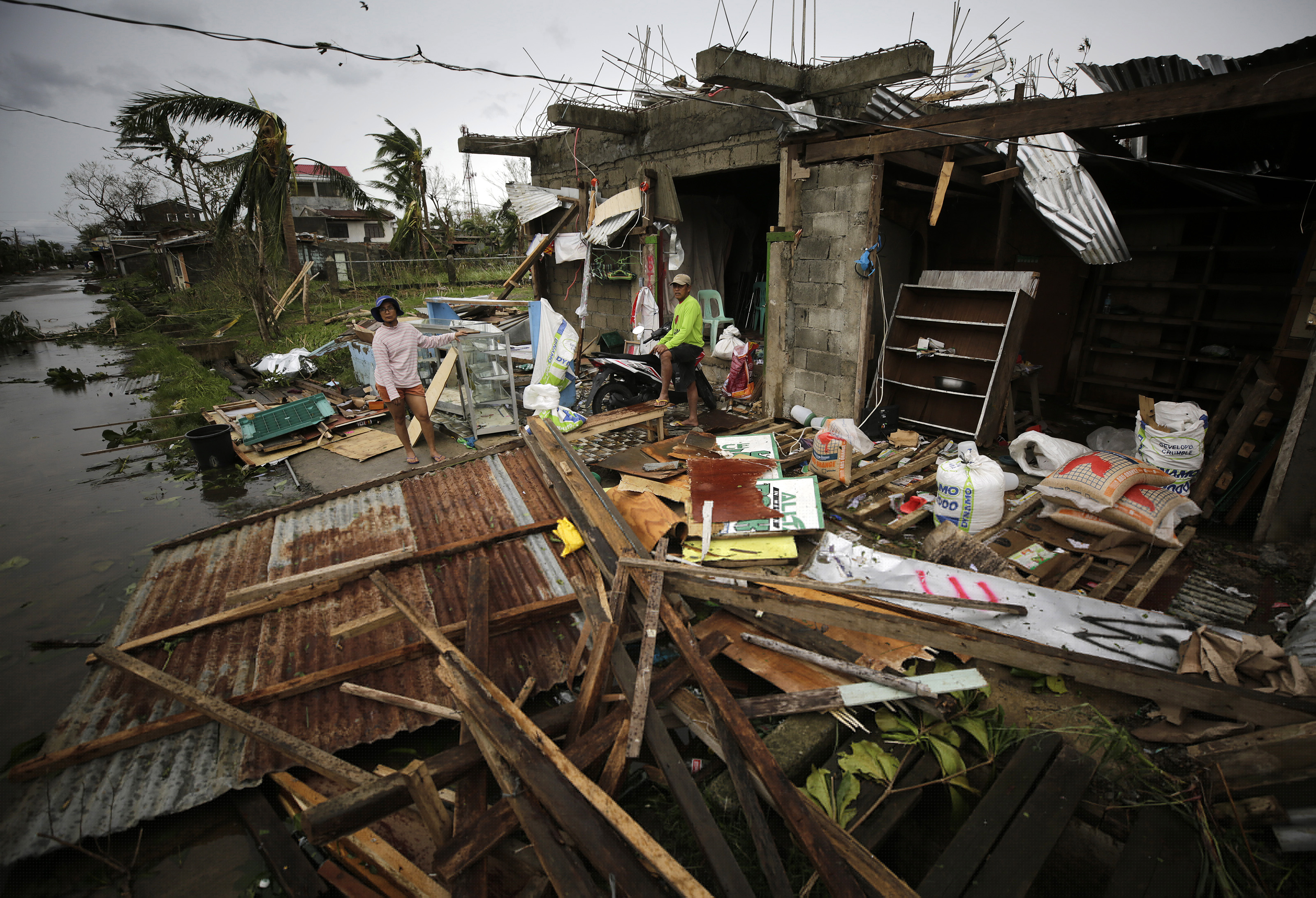 GALERIE FOTO| Cel puțin 14 persoane au murit în Filipine din cauza taifunului Mangkhut