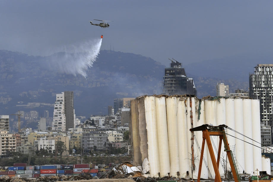 VIDEO | Silozurile afectate de exploziile din portul Beirut s-au prăbușit. Motivul pentru care nu fuseseră încă demolate