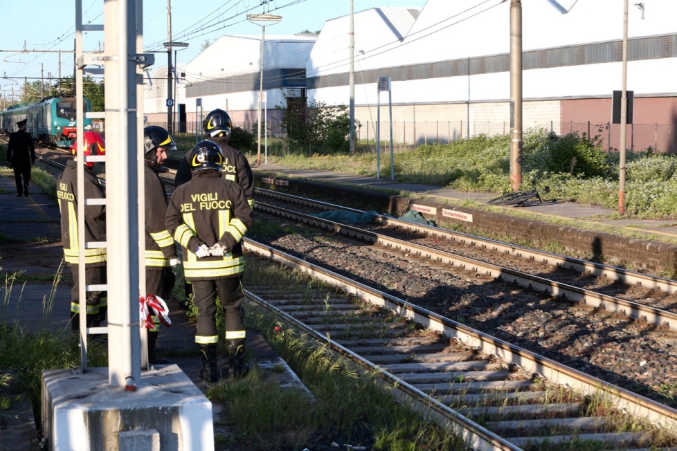 UPDATE: Tragedii în lanț: 15 tineri răniți în drum spre înmormântarea unei voleibaliste românce. Fata a fost călcată de tren sub ochii iubitului