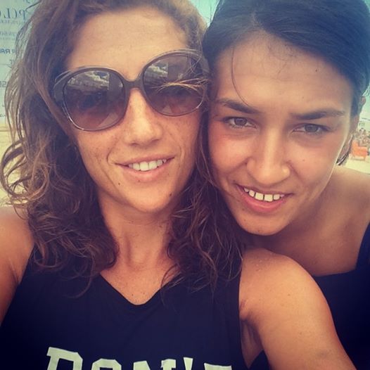 FOTO / Cristina Neagu şi Patricia Vizitiu petrec pe litoral alături de unul dintre cei mai sexy sportivi