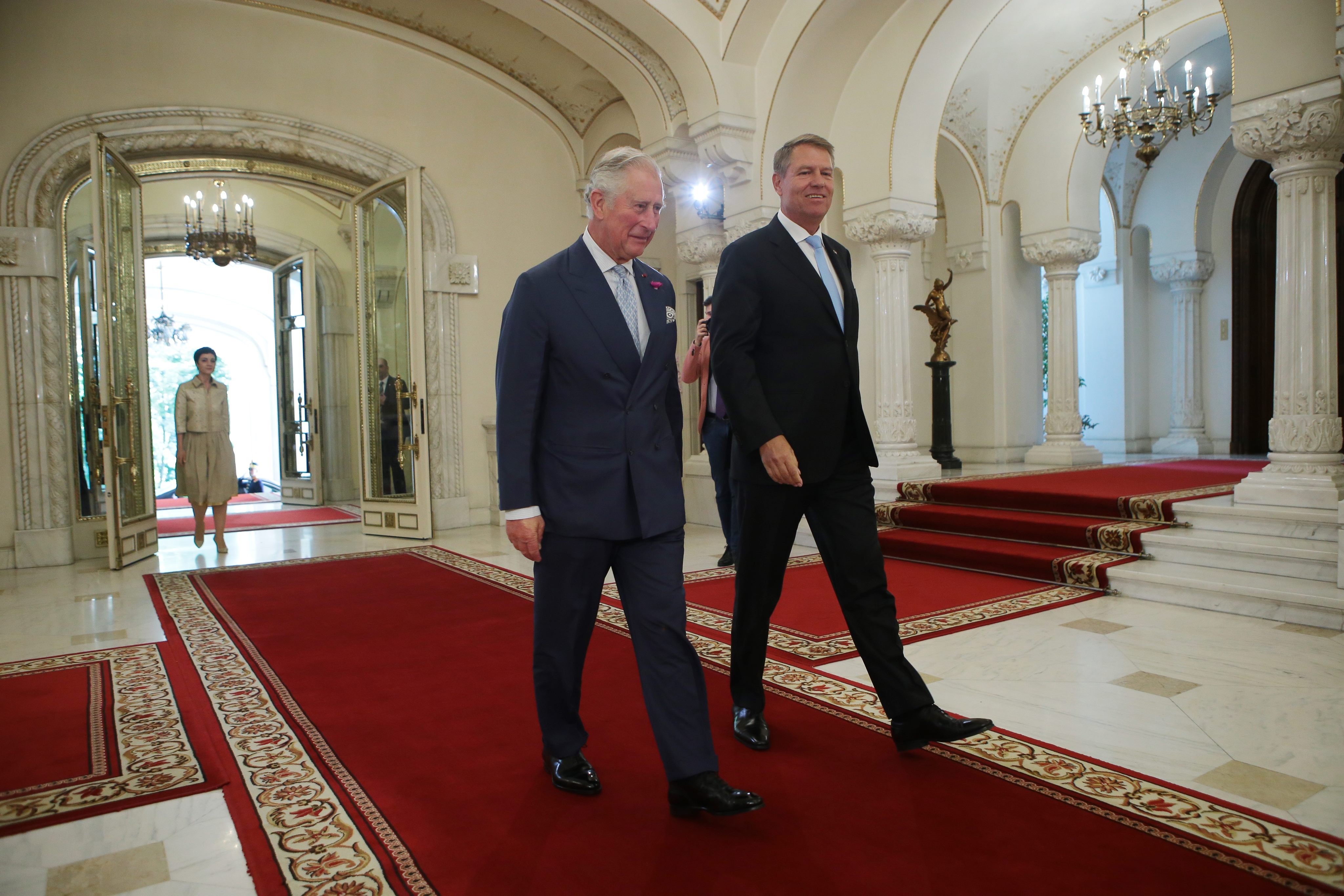 FOTO. Prințul Charles, vizită oficială în România; S-a întâlnit cu președintele Iohannis, cu premierul Dăncilă și Custodele Coroanei