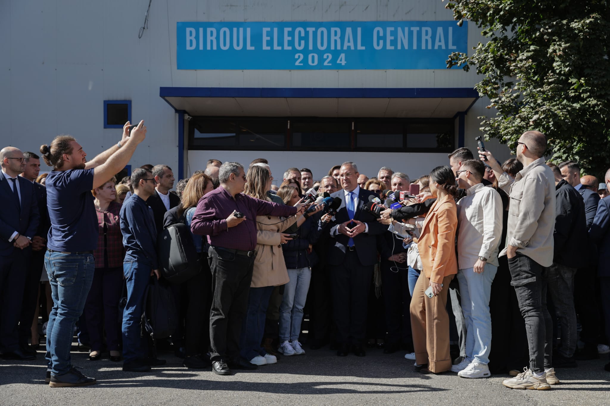 Nicolae Ciucă şi-a depus candidatura la alegerile prezidenţiale: „România are nevoie de o viziune de dreapta”