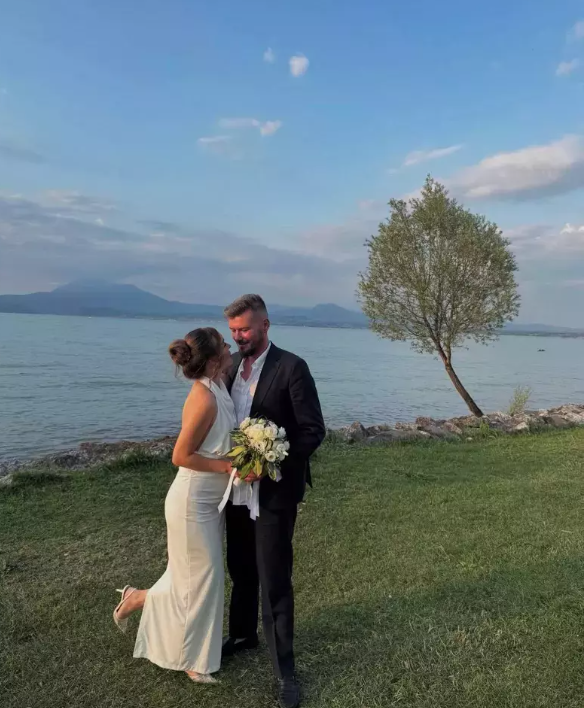 Raluca Moianu i-a tăiat moțul nepoțelului ei. Ce a ales Carol de pe tăviță. „Nașul Dan Alexa ne-a spus că a făcut cea mai bună alegere”
