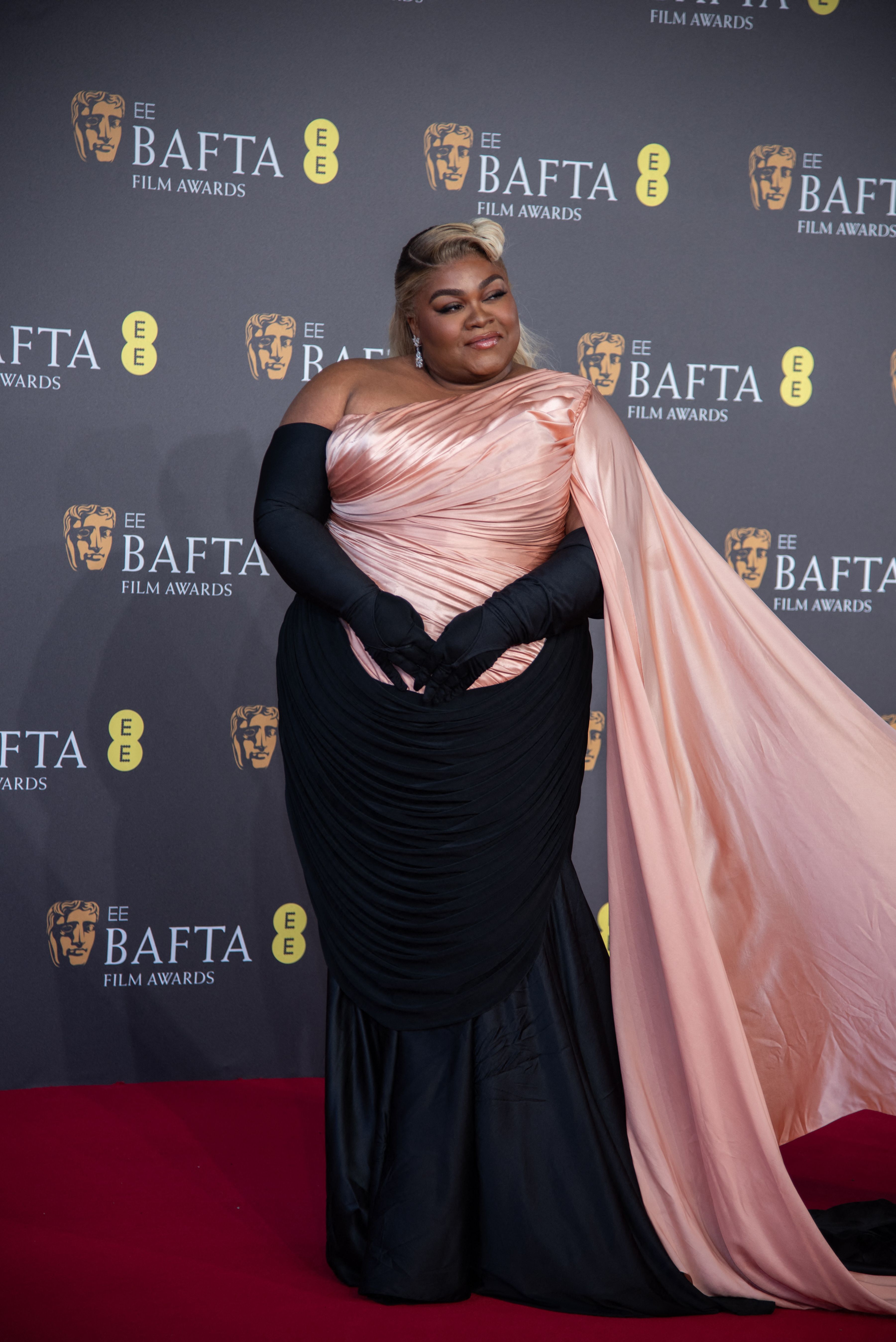 Vedete pe covorul roșu la premiile BAFTA 2024. Românca Andreea Cristea a eclipsat-o pe Dua Lipa