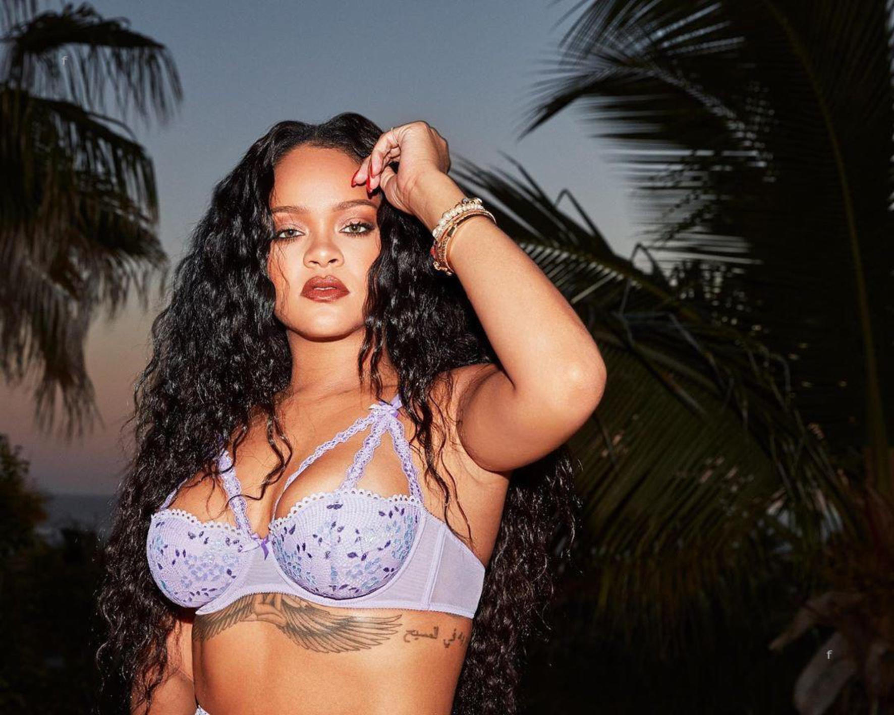 O fotografie topless cu Rihanna a stârnit furie în India: „Cultura noastră nu este costumul tău” - FOTO