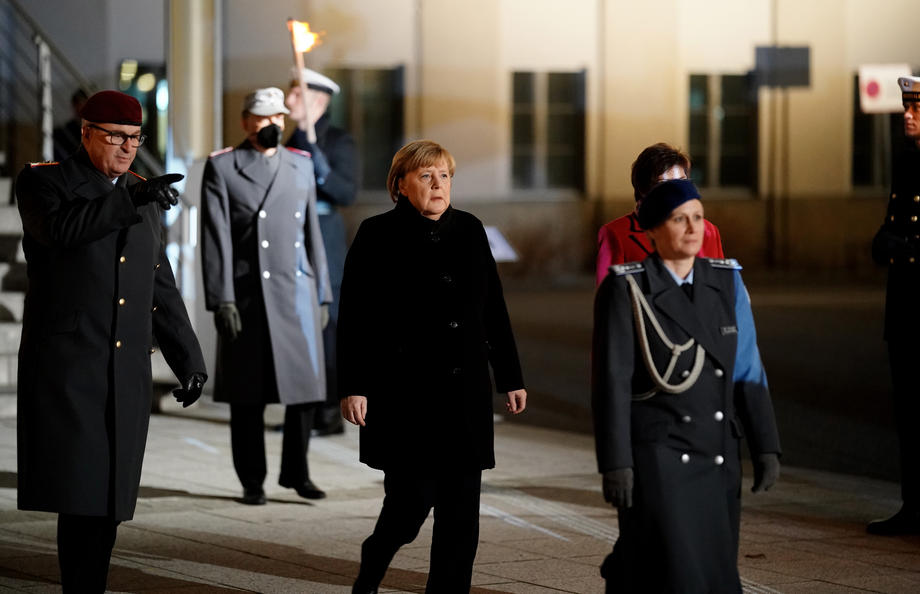 Fanfară militară și melodii punk, la ceremonia de adio a Angelei Merkel, după 16 ani în funcția de cancelar