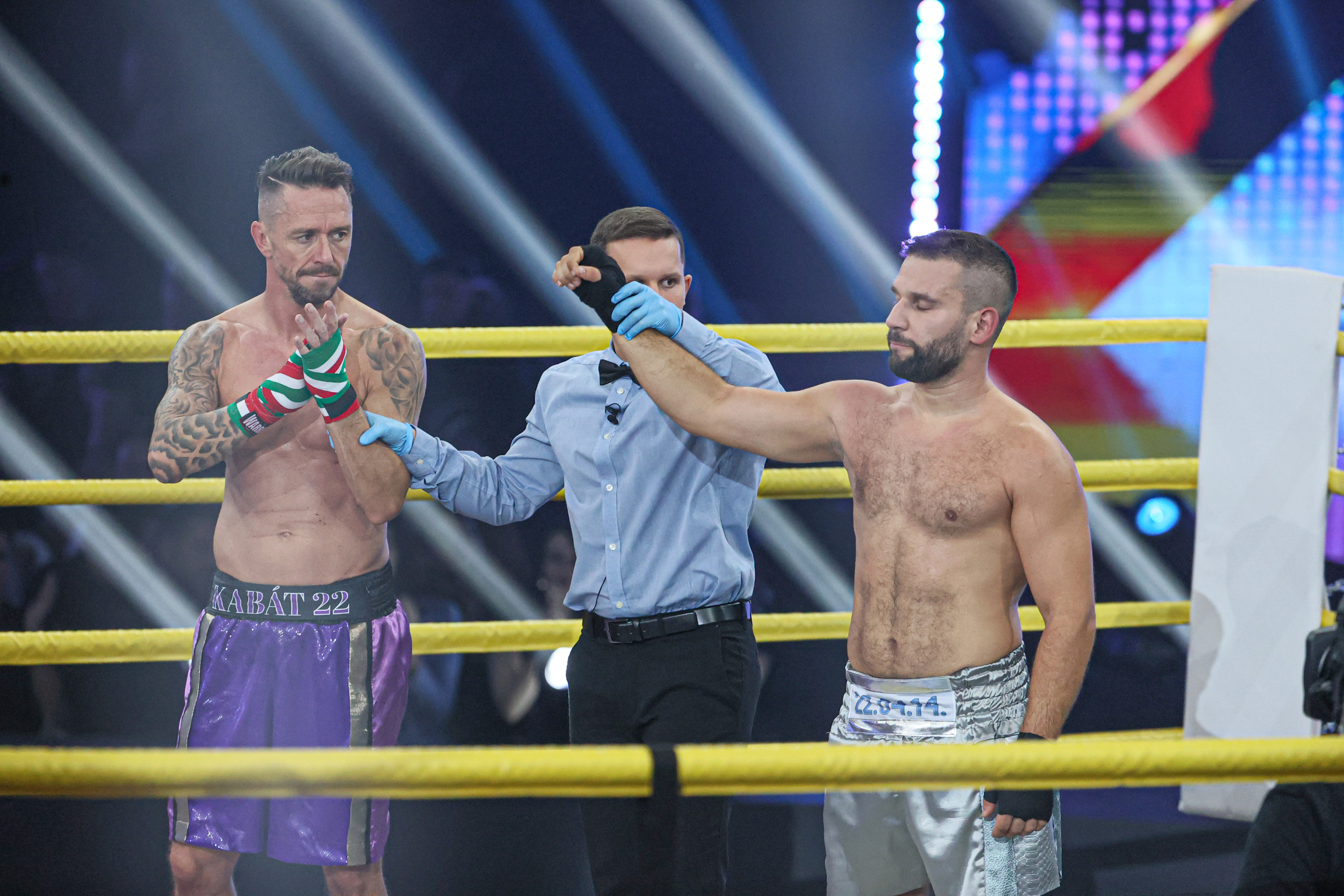Un fost internațional maghiar a fost bătut și lăsat inconștient de un chef-bucătar, în cadrul show-ului Sztárbox, cel mai urmărit program tv din Ungaria