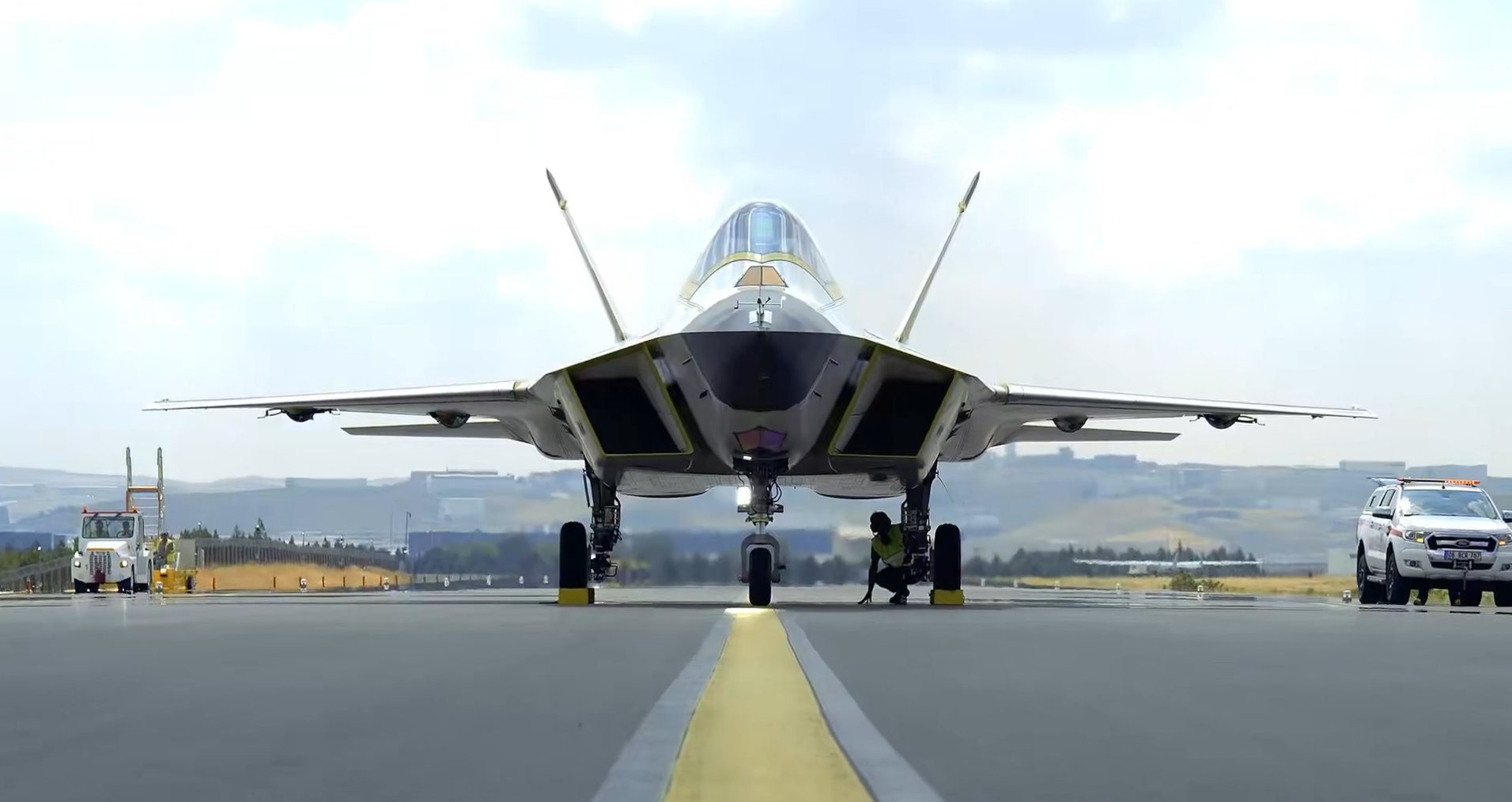 Cum arată Kaan, avionul supersonic al Turciei, care atinge o viteză de 2.223 km/h și poate înlocui avioanele de vânătoare americane F-35