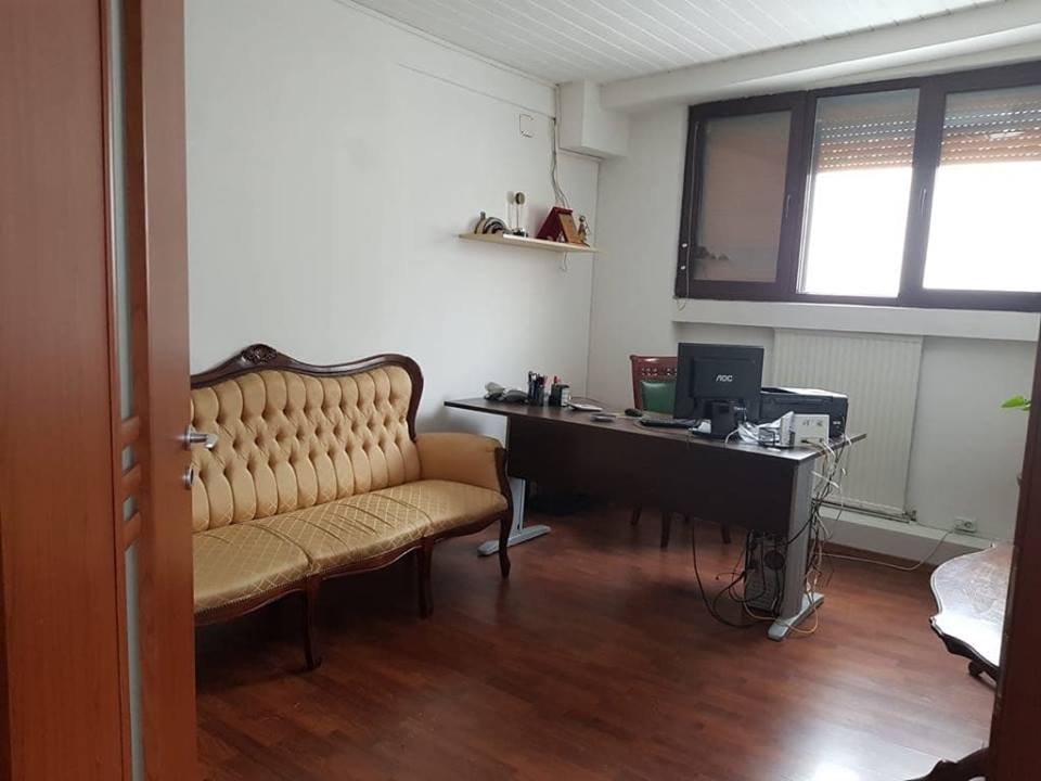 Adriana Bahmuțeanu are probleme cu banii? Ce se întâmplă cu salonul de înfrumusețare și atelierul de croitorie pe care le avea cu prietena ei | FOTO