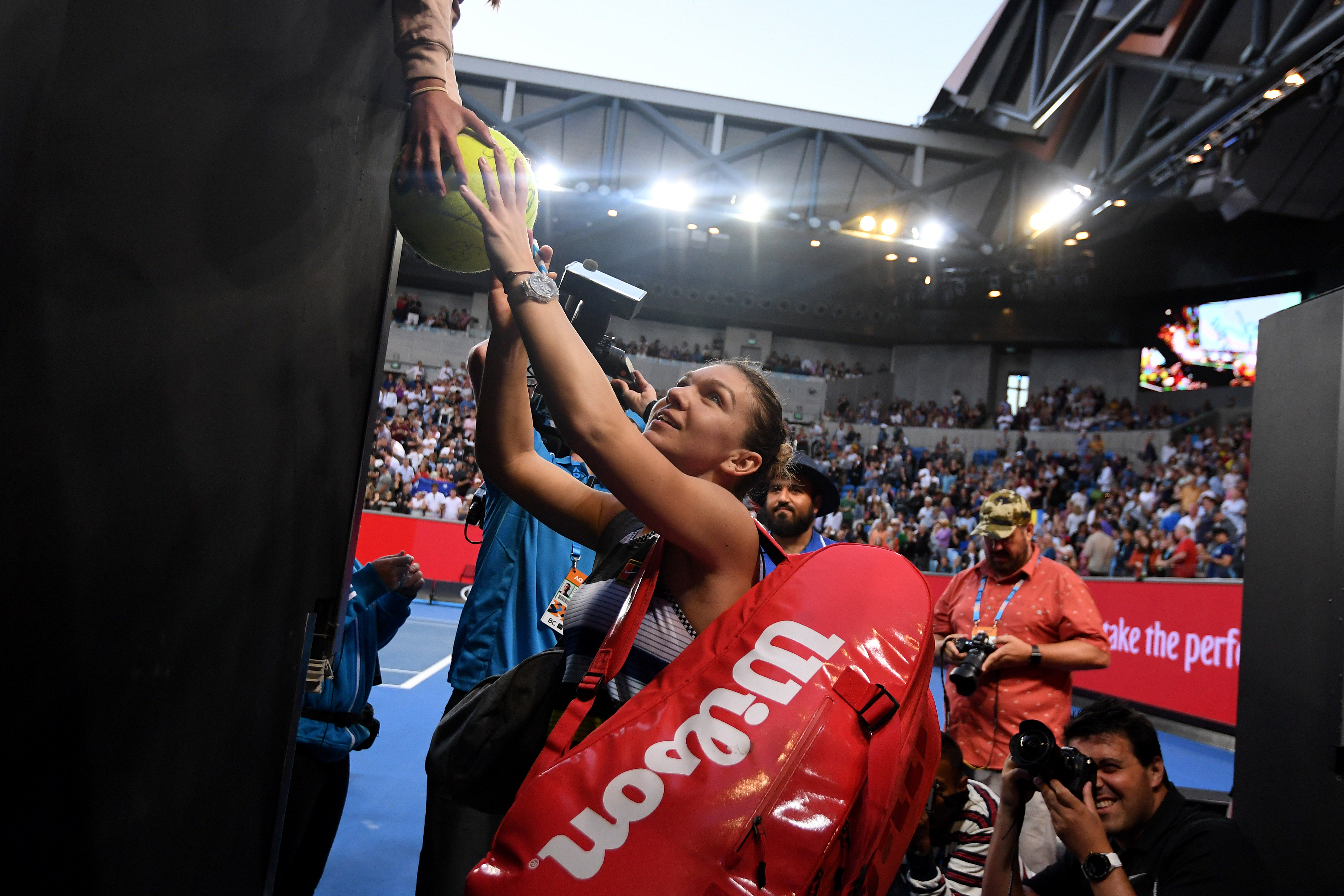 Simona Halep, în optimi la Australian Open! O învinge categoric pe Venus Williams și se pregătește pentru duelul cu Serena! | VIDEO