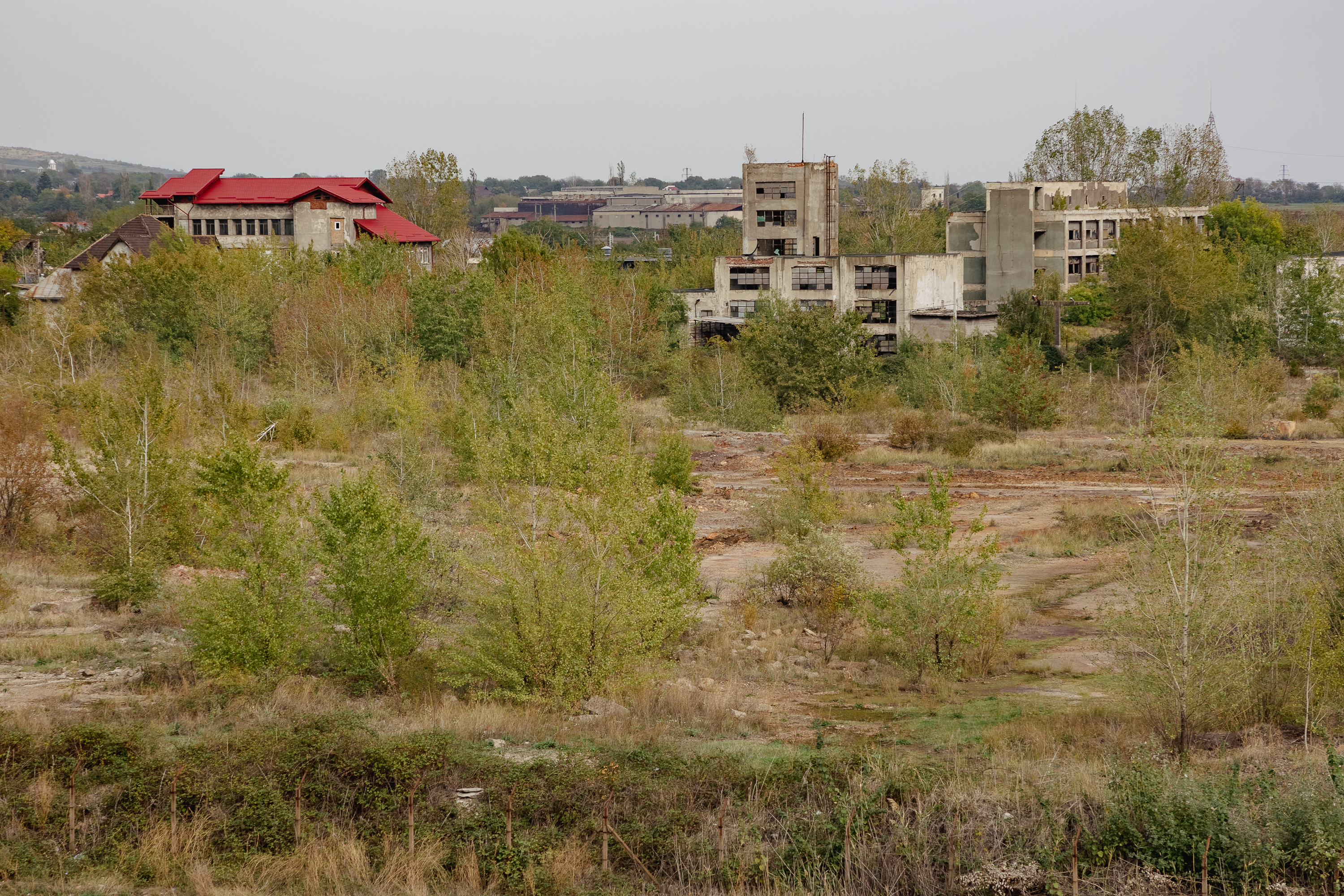 Cernobîlul de la Valea Călugărească, Prahova. Autoritățile și-au dat acordul pentru un mare depozit de gunoi lângă munții de deșeuri industriale. „Roșia Montană se mută la noi!”
